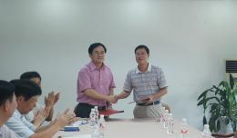 钦州市二医院与右江民族医学院签订教学协议
